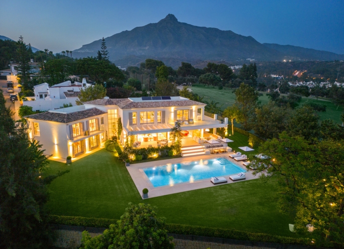 Villa Independiente en Aloha - 1