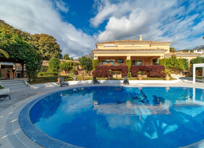 Villa Detached in Marbella - 1