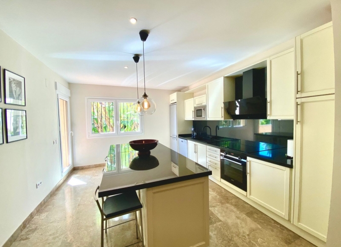 Apartamento Planta Media en The Golden Mile - 3