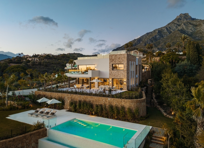 Villa Detached in The Golden Mile - 1