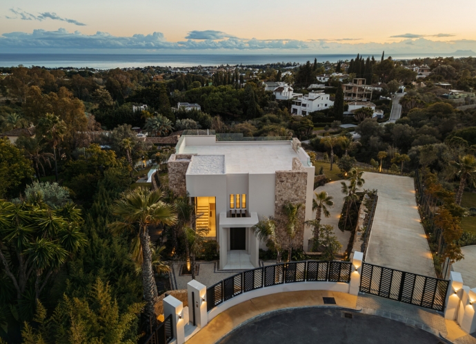 Villa Detached in The Golden Mile - 2