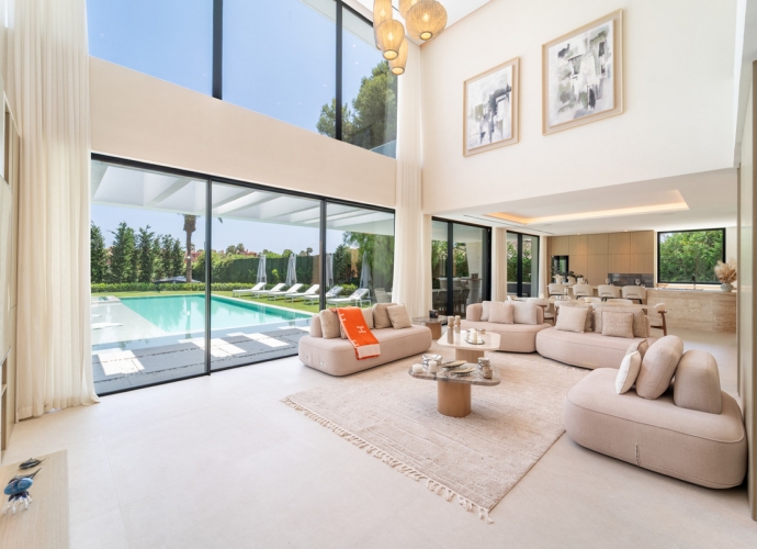 Villa Independiente en Los Monteros - 2