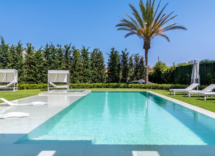 Villa Independiente en Los Monteros - 3