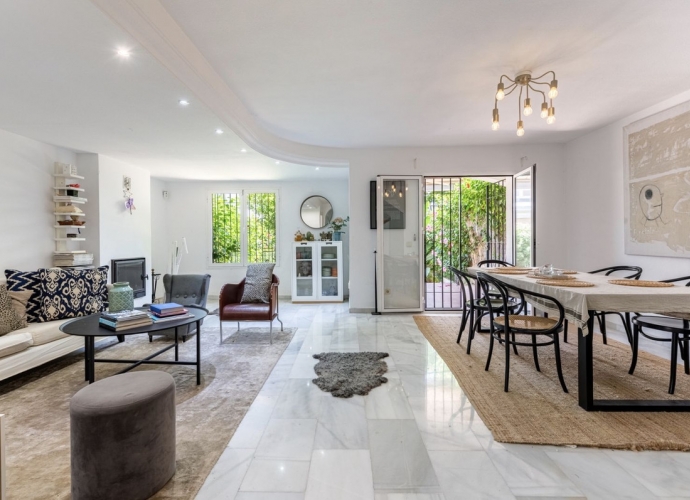 Townhouse Terraced in The Golden Mile - 1