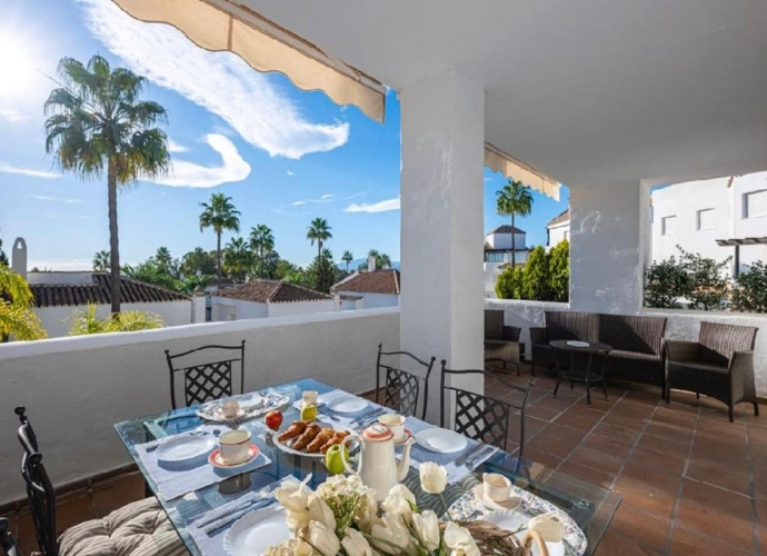 Apartamento Planta Media en Bahía de Marbella - 2