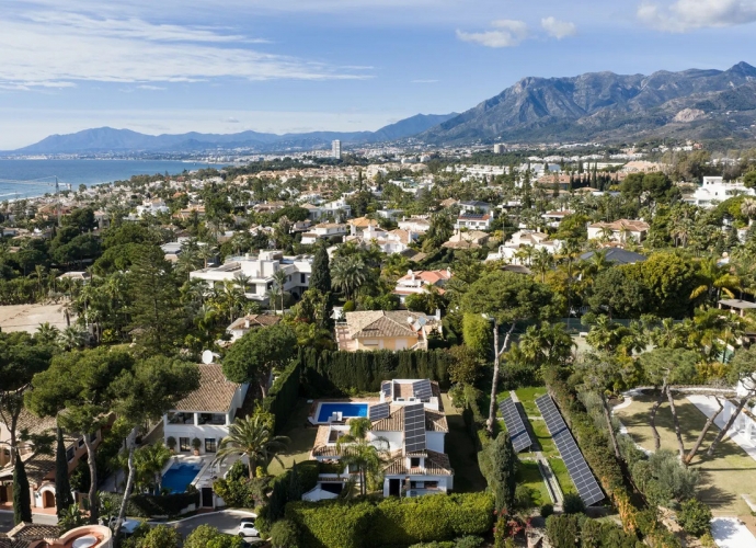 Villa Detached in Los Monteros - 9