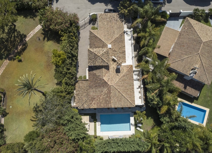Villa Detached in Los Monteros - 2
