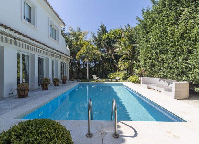 Villa Detached in Los Monteros - 4