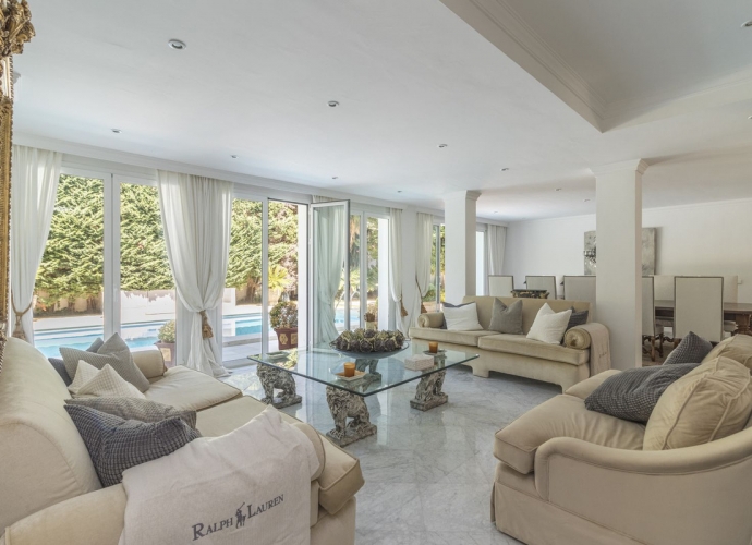 Villa Detached in Los Monteros - 6