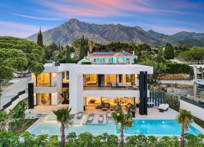 Villa Detached in Marbella - 1