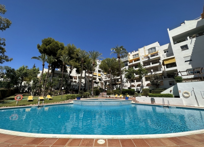 Apartment Middle Floor in Estepona - 1