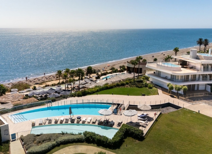 Apartamento Planta Media en Estepona - 1