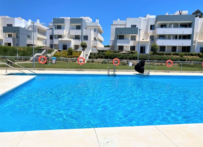 Apartamento Planta Media en Estepona - 1