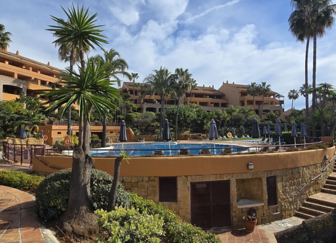 Apartment Middle Floor in Bahía de Marbella - 2